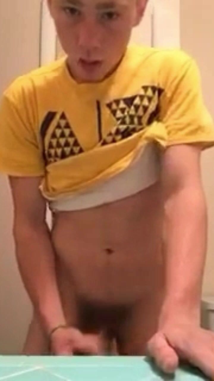 Twink de corpo gostoso é socado