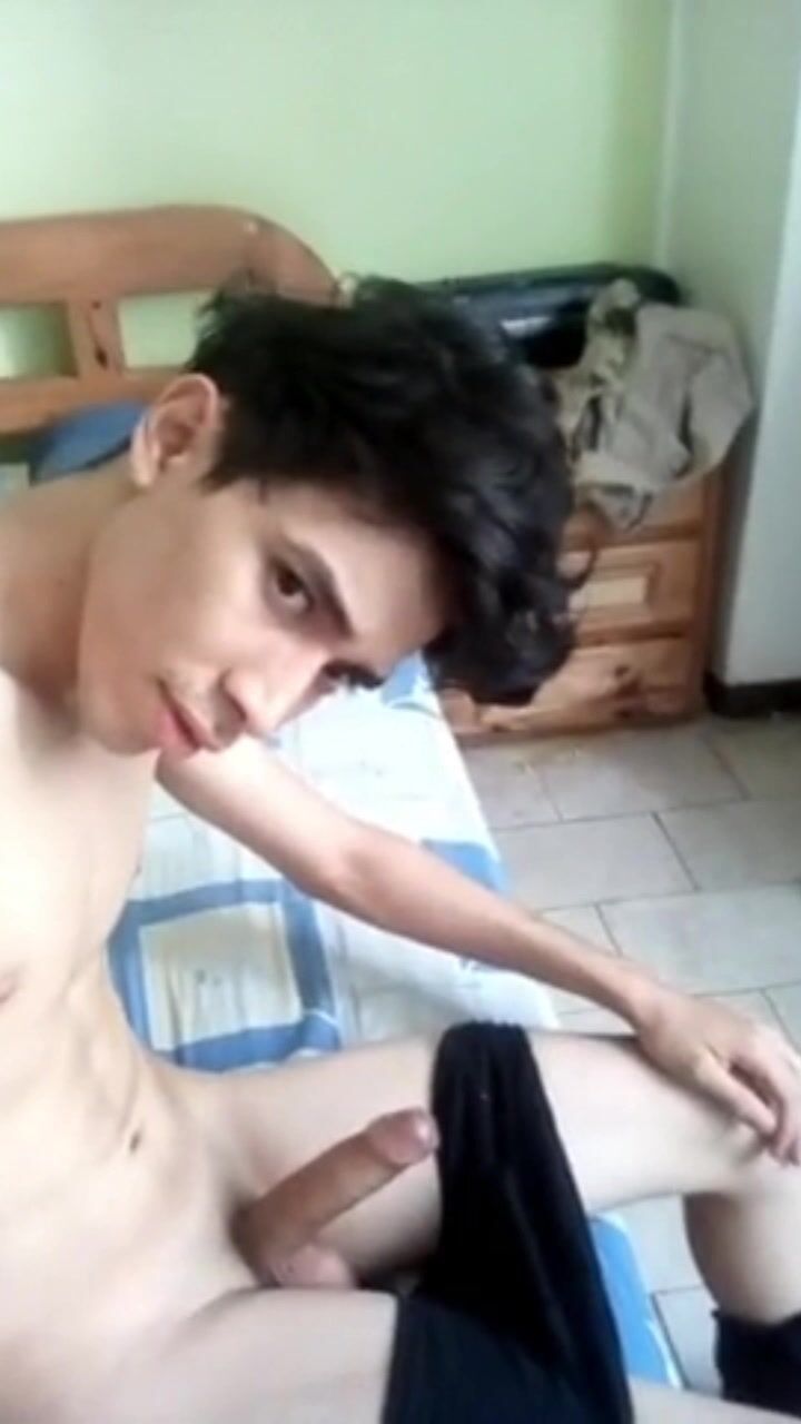 Novia amateur masturba polla blanca grande duro