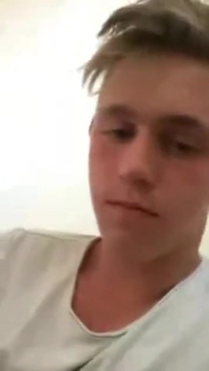 Blond teen squirts hands-free