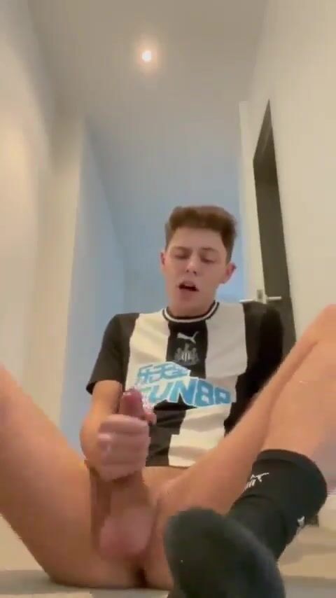 Amateur-wichsen endet mit heißem cumshot 21