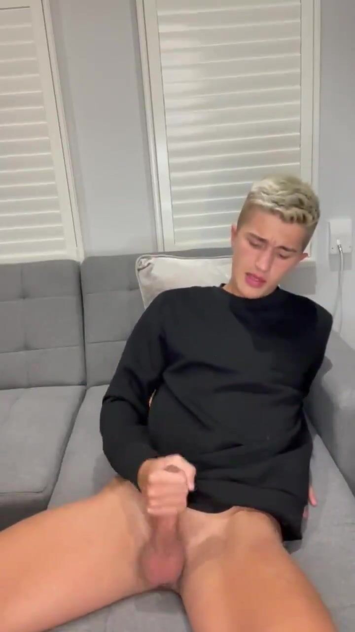 Amateur liefert heißen cumshot 17