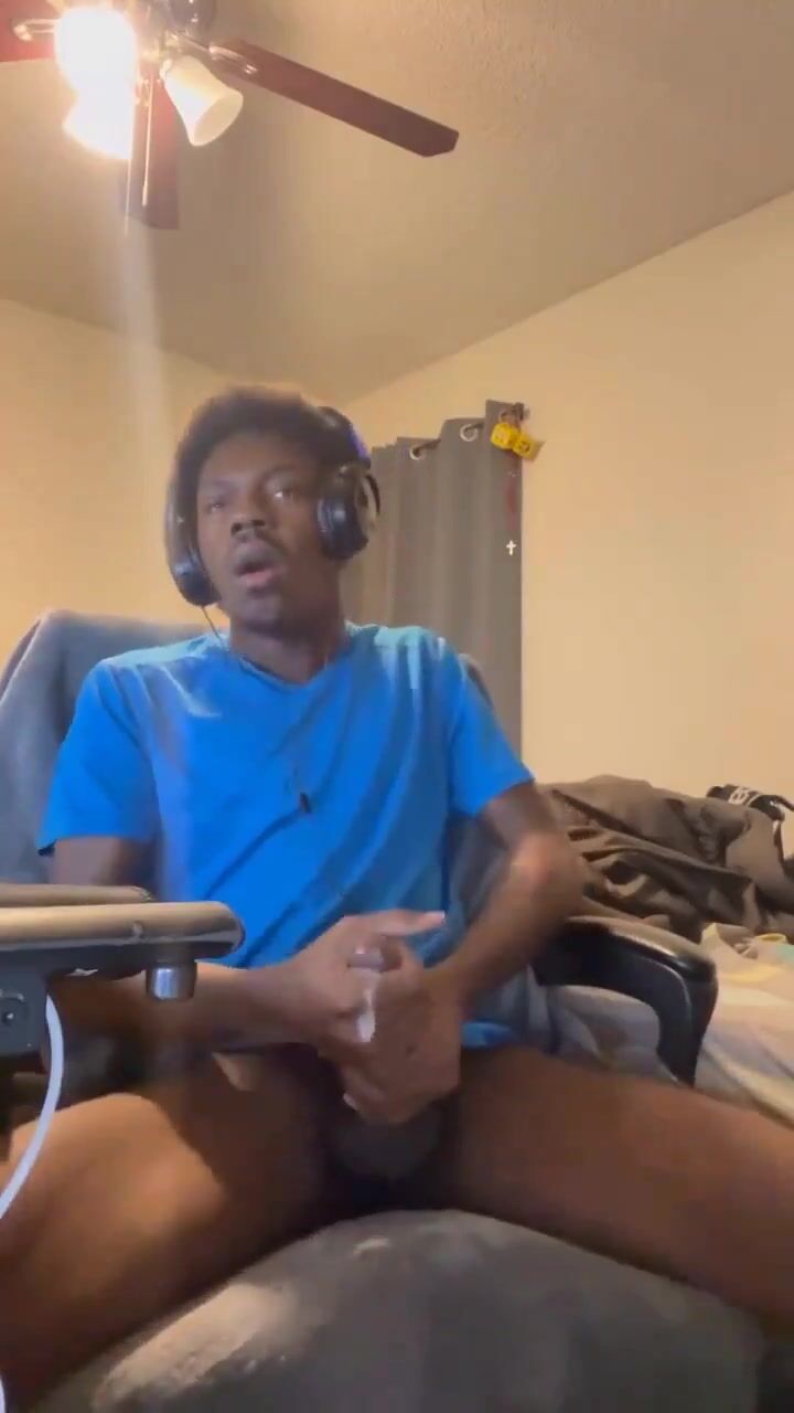 Amateur black twink wanks and explodes hot cumshot