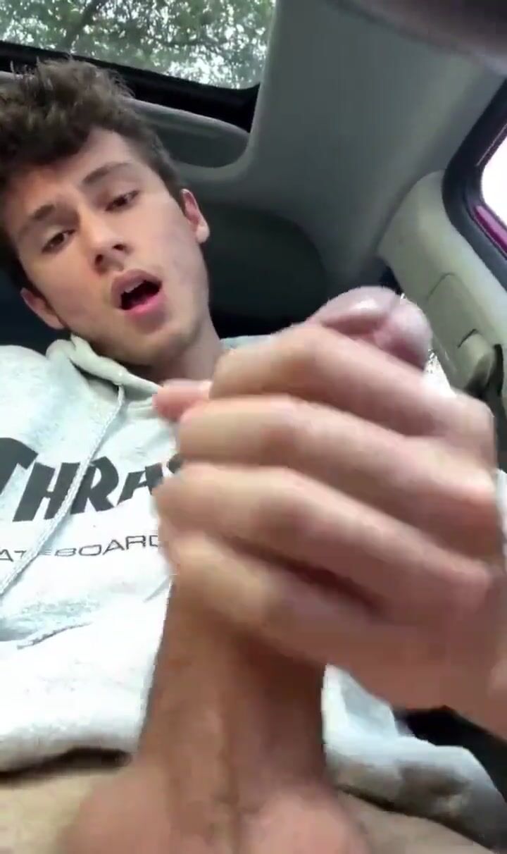 Amateur wanks to hot cumshot