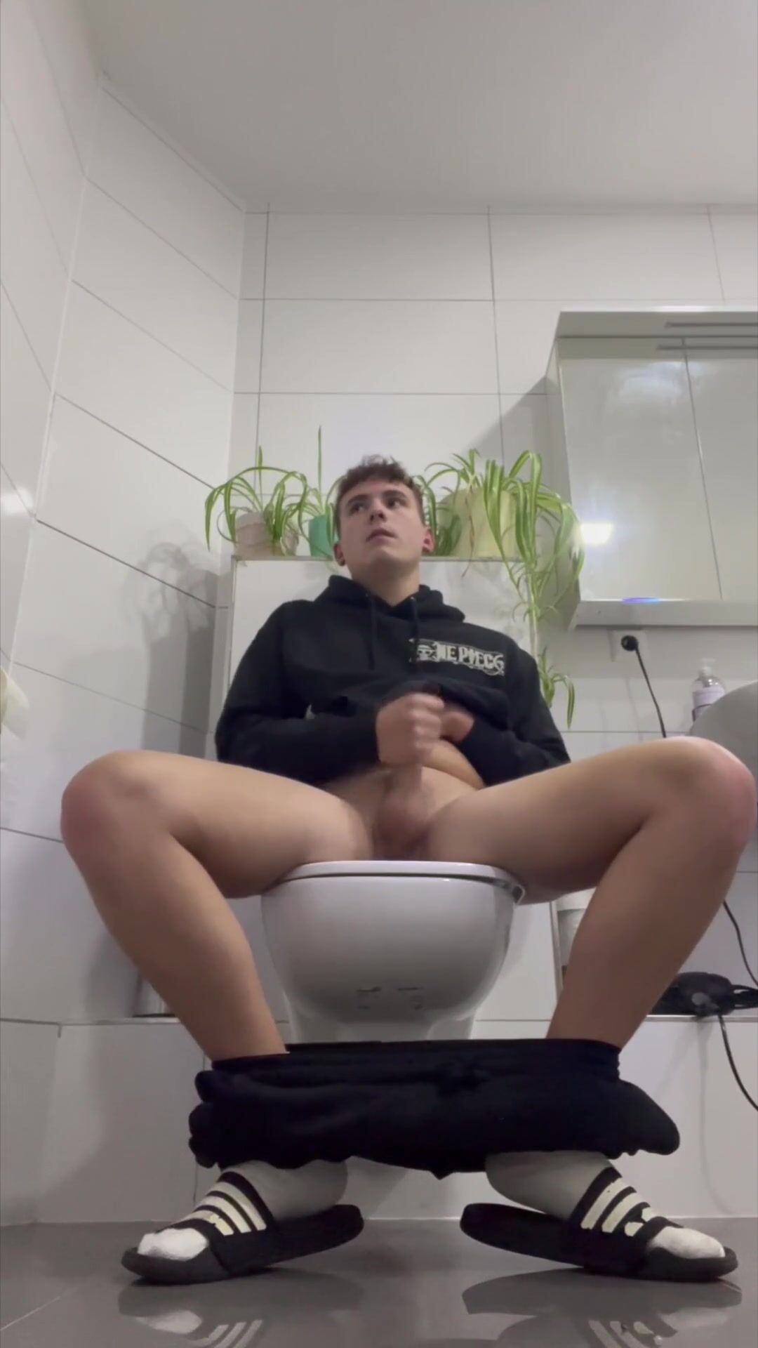 Twink jerked off toilet seat