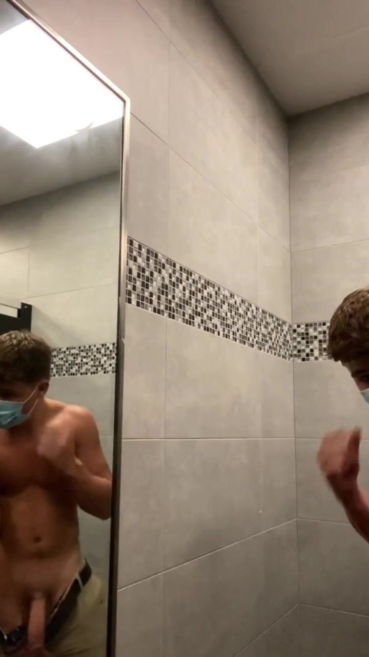 Abx clips décharge sans capote dans toilettes publiques