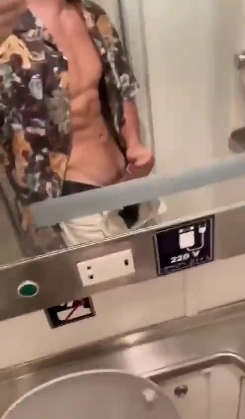 مراهق يستمني بقذف جميل