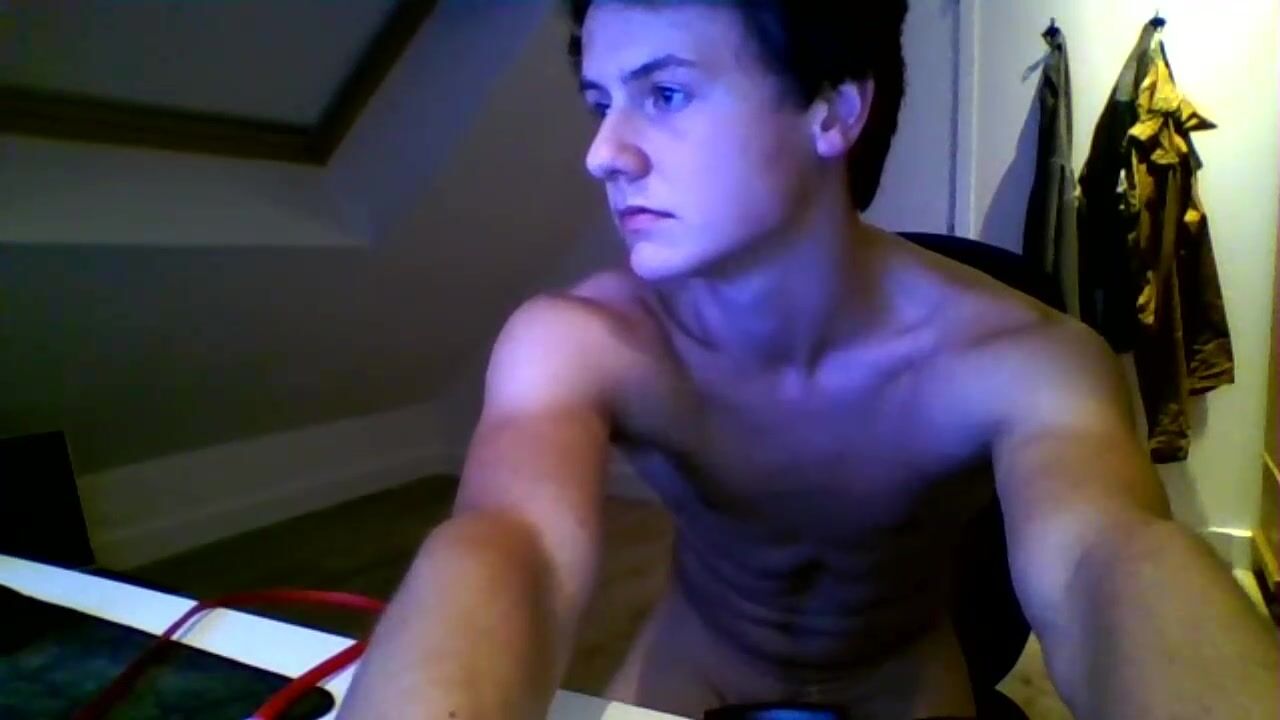 Dutch twink creams his whole body
