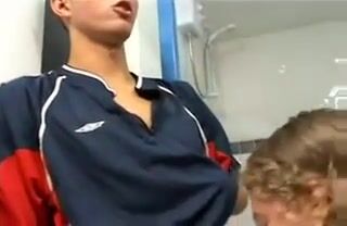 Twink sucks daddy muscle cock bareback 3