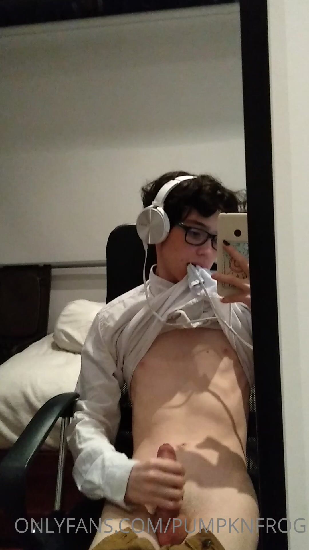Garoto grava selfie quente depois da escola