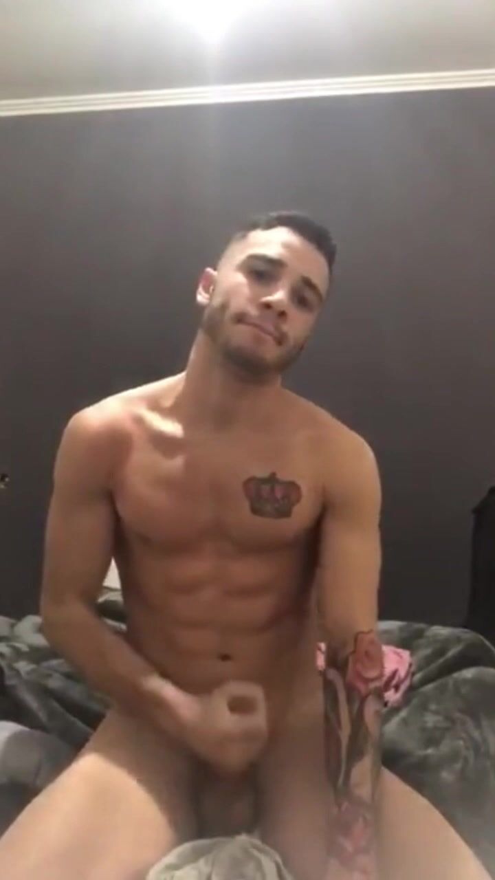 Beau garçon latin jouit pour toi