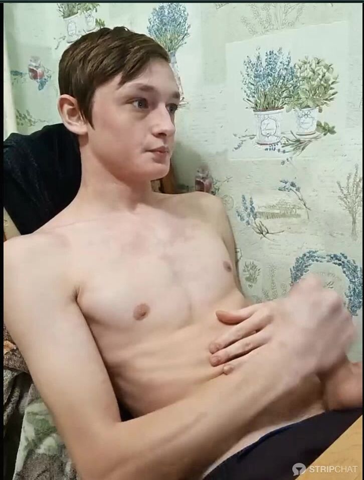 Russian stud xavier pounds his polish cock hard in kitchen cumshot