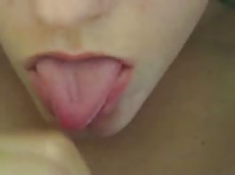 都在自己嘴里
