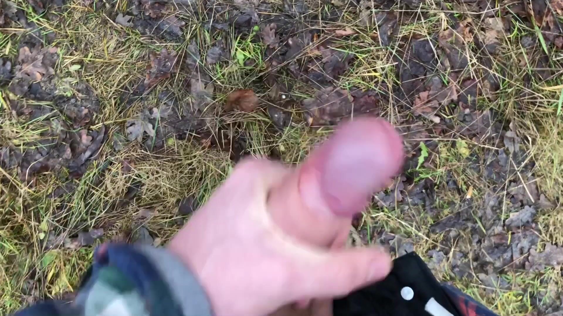 Alone in field: big cumshot with amazing view
