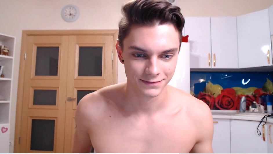 {alv} cute smile and sexy body