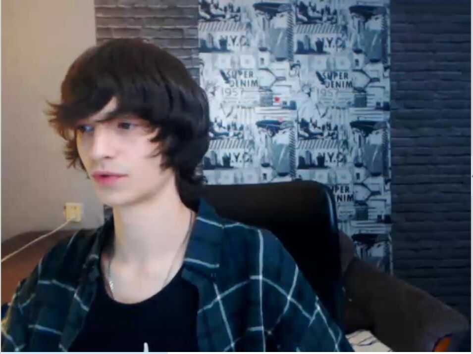 Glatter twink mit struppigem haar