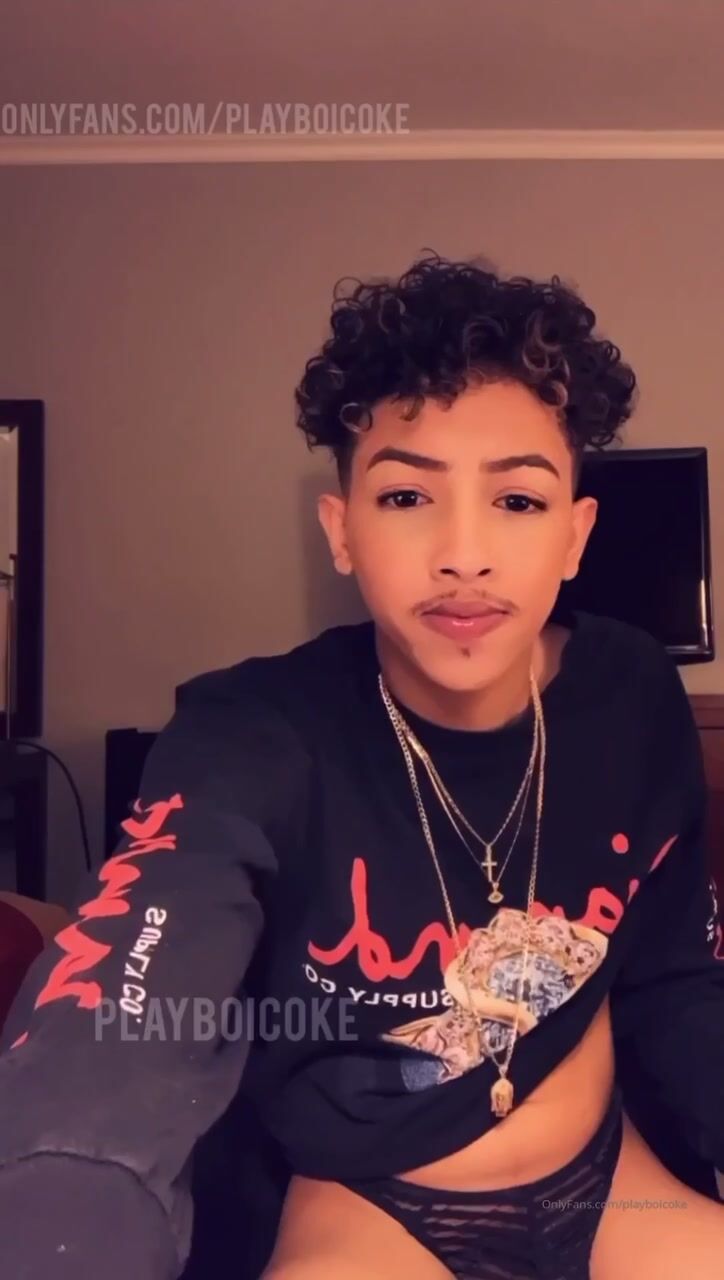 Puerto rican boi strokes his big dick until he cums