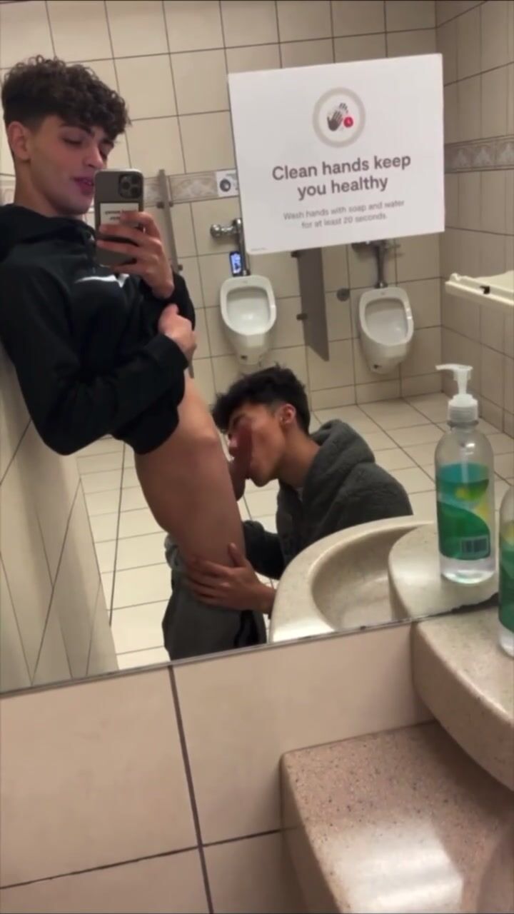 Mall bathroom hookup: am guys fuck hard