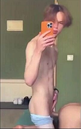 Twink-freunde im kanal vollgespritzt von amateurfick