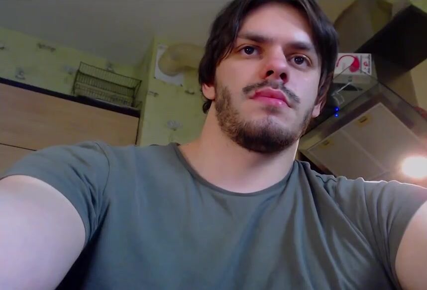Amateur guy strips naked and jerks off
