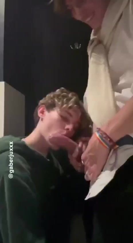 Amateur twink rides daddy’s bareback muscle cock 5