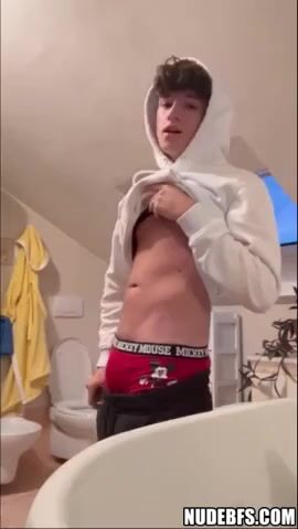 Amateur twink rides muscle daddy bareback