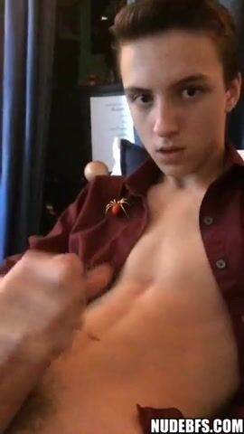 Amateur cam twink shows cock