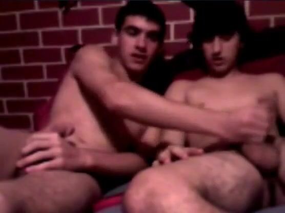 Amateur webcam: straight american dudes go raw