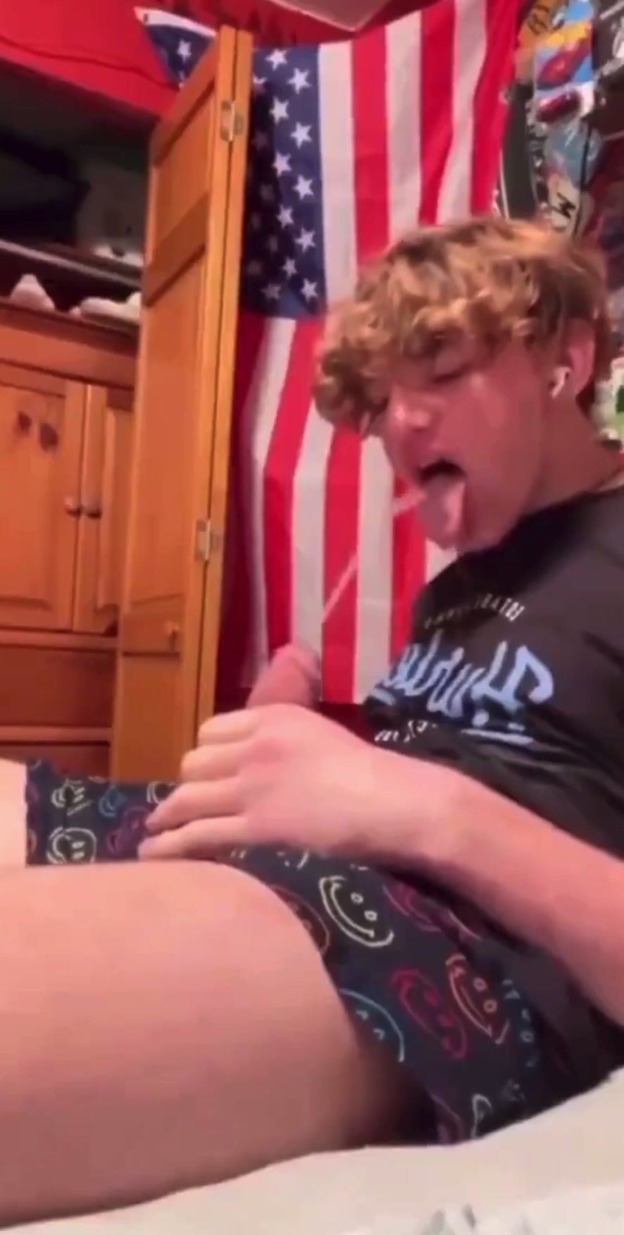 American lad enjoys his piss