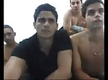 أصدقاء البرازيل يخلعون ملابسهم