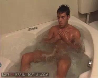Solo sous la douche : un israélien se branle