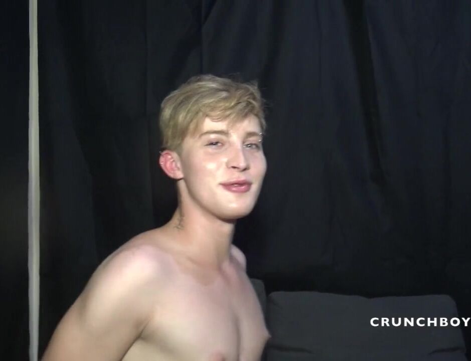 Andréa gets pounded by xlc black cock