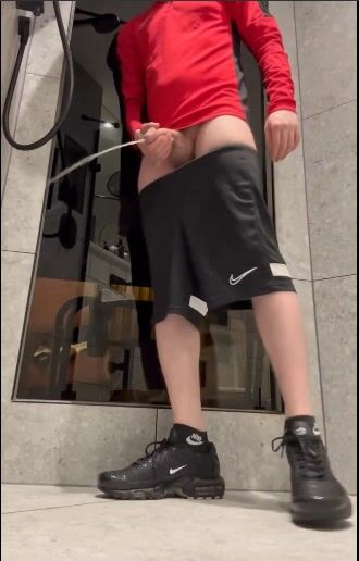 Twink wants daddy’s muscle cock for raw piss play