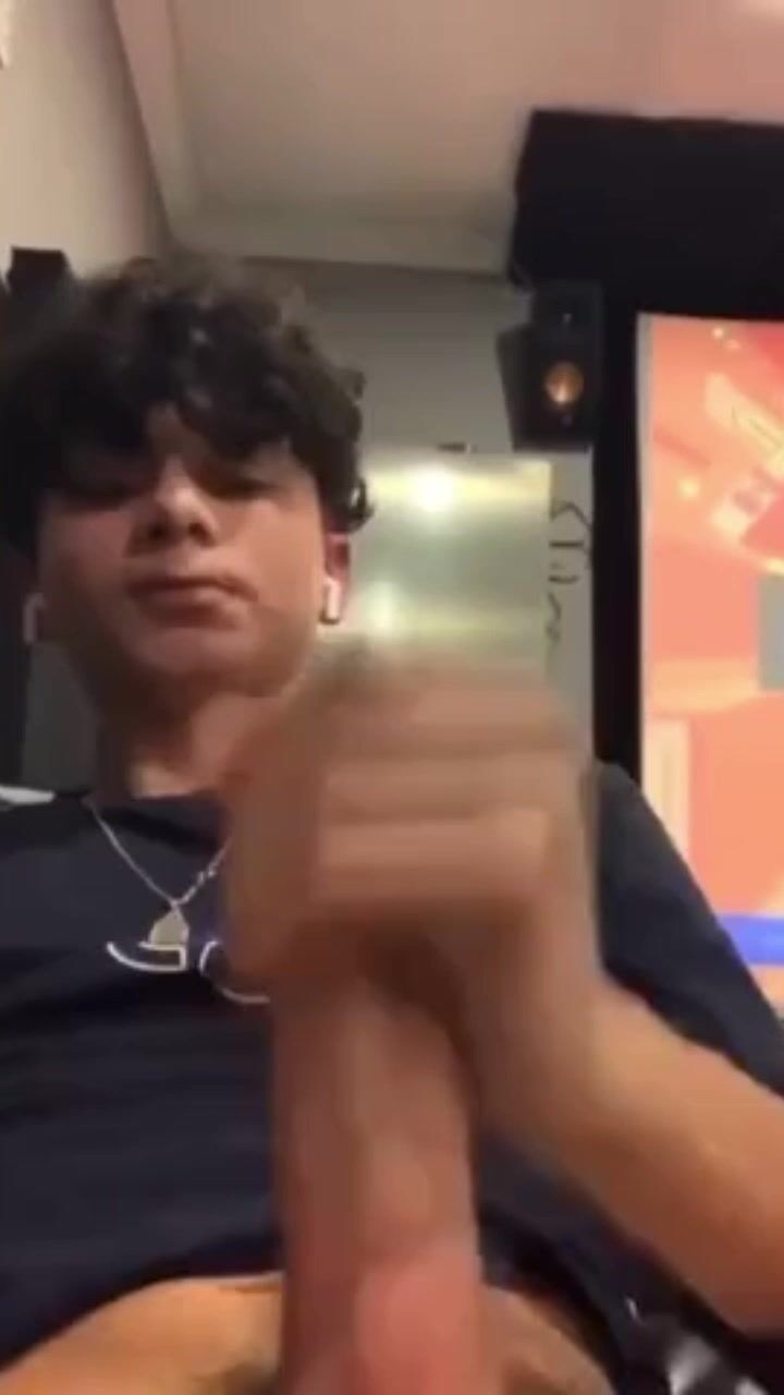 Süßer twink wichst harten schwanz