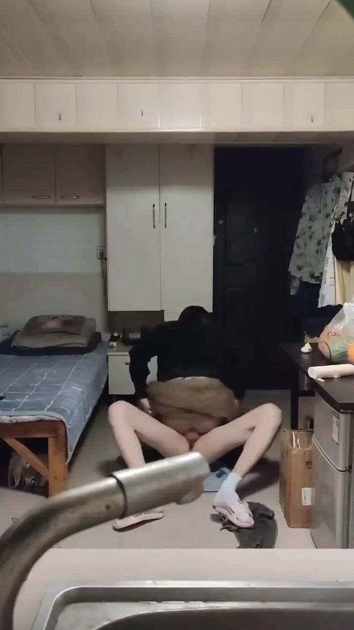 प्रो ने एशियाई लड़के को चोदा