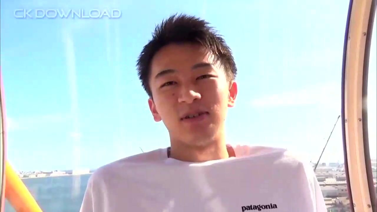 Twink asiático monta o pau sem capa do papai