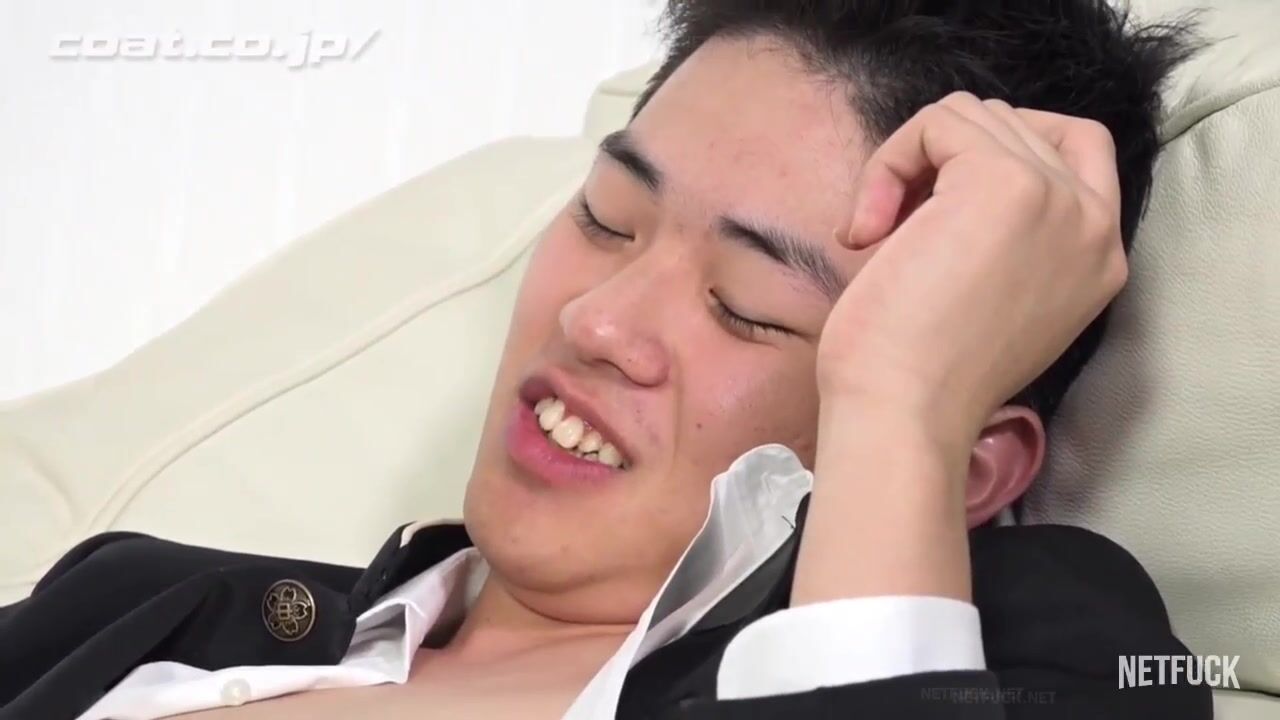 アジア系ツウィンクが筋肉ダディを生で騎乗