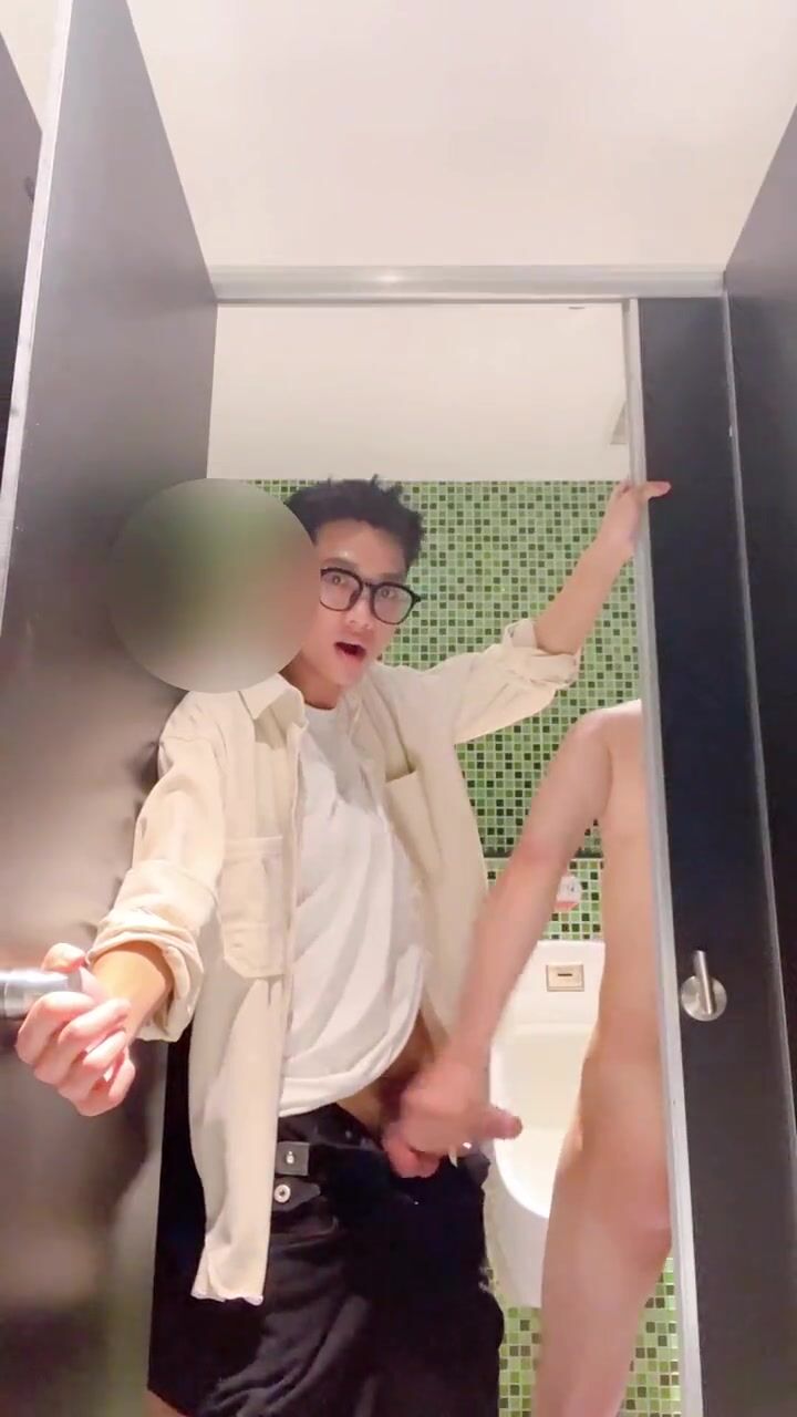 Asian handjob action with cute boy