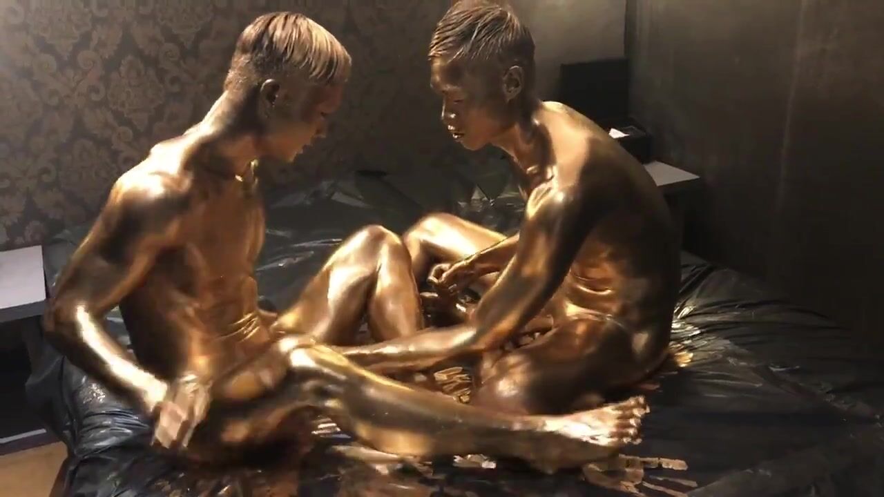 آسيوي ذهبي بدون واقي