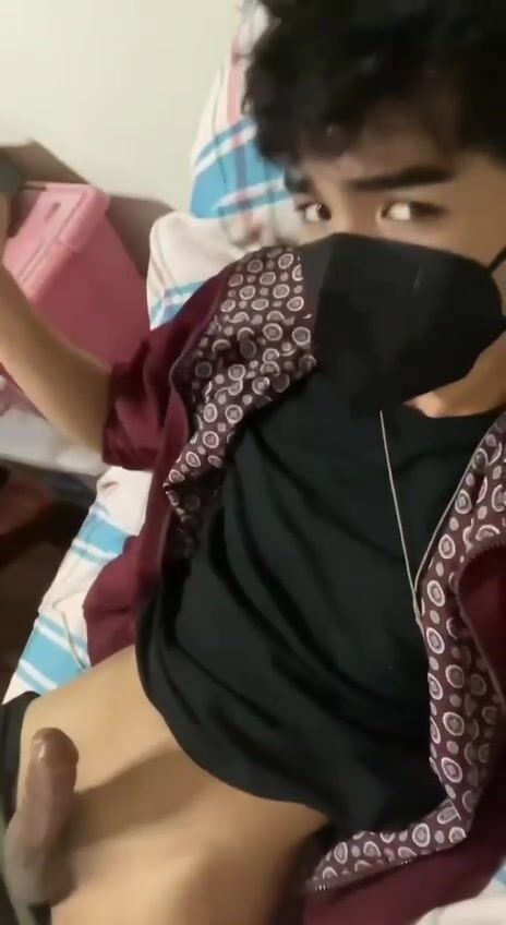 亚洲年轻男孩独自自拍玩鸡巴