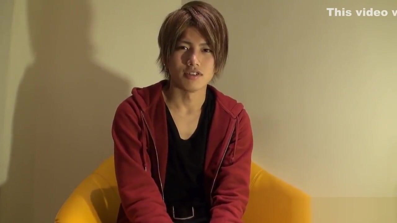 Asian／japanese pretty twink have his foreskin squeezd gay porn 33