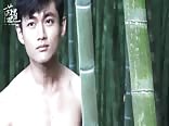 亚洲模特在树林里操男孩