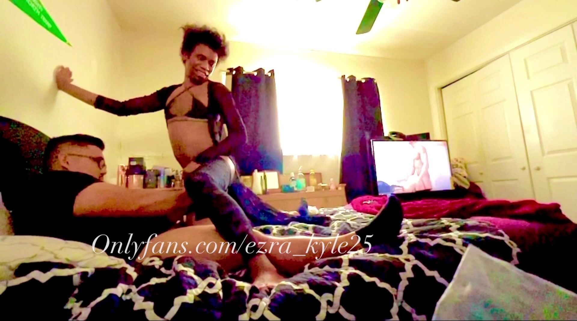 Asian muscle hunk fists sissy femboy pussy - onlyfans:ezra_kyle25