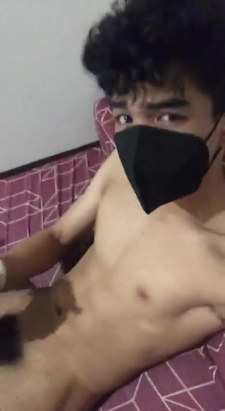 Sexy asian twink cums hard in amateur porn