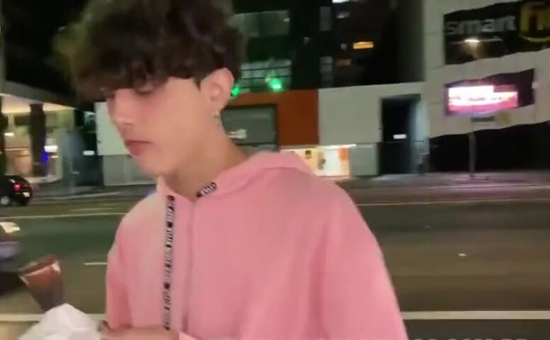 Noite ruim de um garoto de programa bonitinho em ação pornô gay