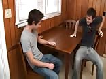 Sexo de cumpleaños con un twink barely legal y el vecino