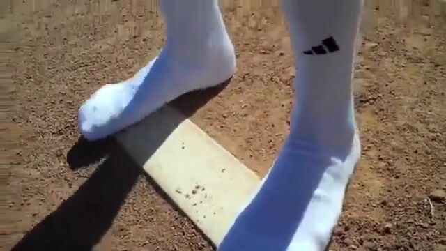 Joven de medias de béisbol follado sin condón por papá
