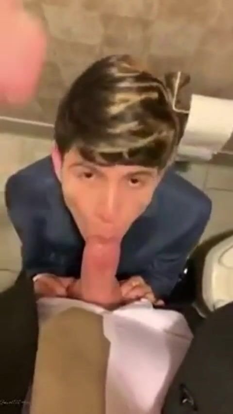 Twink lutscht papis blanken schwanz im bad der cousinen-hochzeit