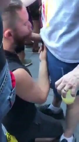 熊がfolsomストリートでツインクをフェラ