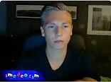 Ado blond branle sa grosse bite non circoncise