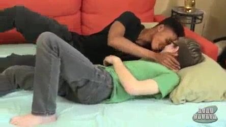 Schwarze schwule teenager in bareback-sex-action